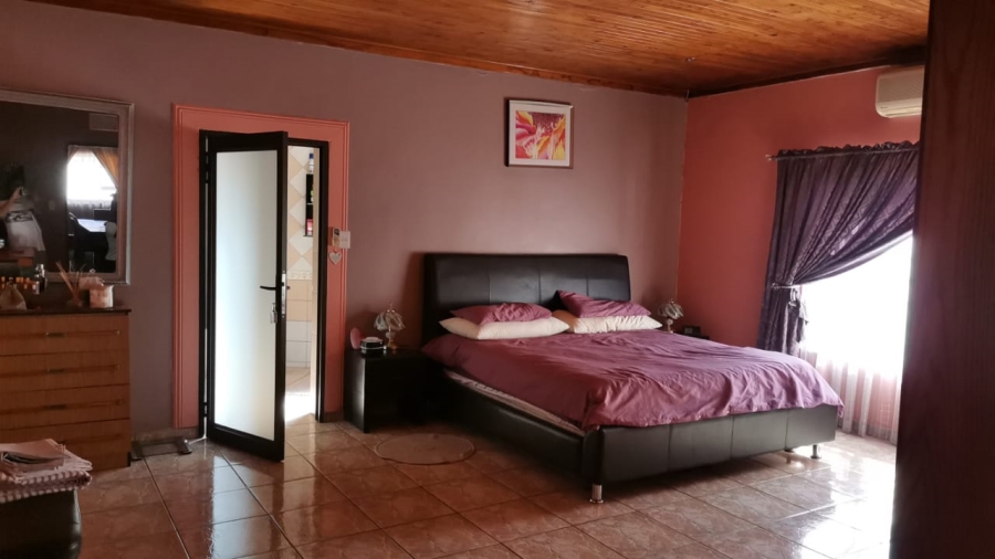 4 Bedroom Property for Sale in Oos Einde North West